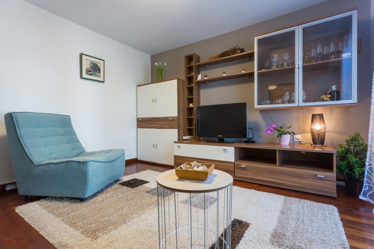 Apartments Lidija - Sea View Apartment With Exclusive Right Of Using Hot Tub Or Split Level Apartment With Exclusive Right Of Using Pool Подстрана Екстериор снимка