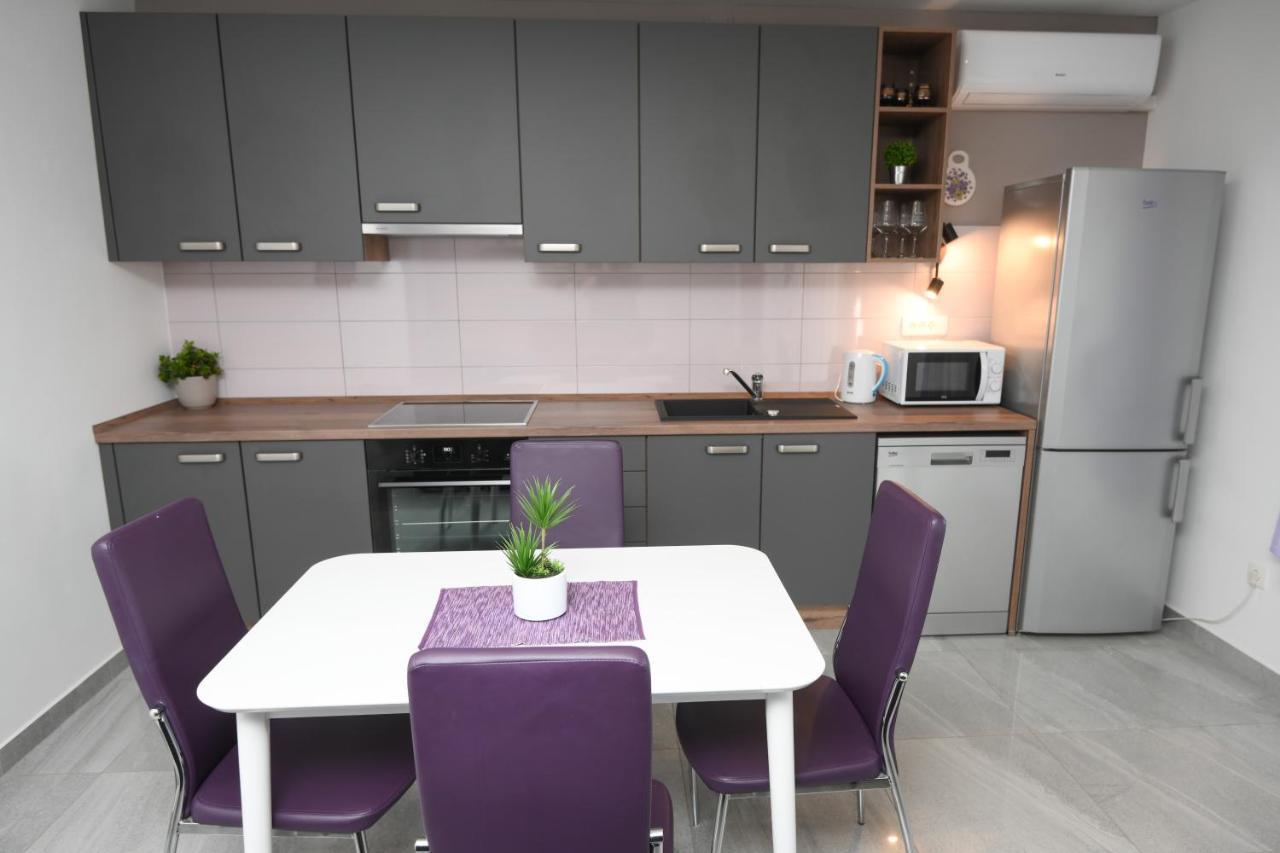 Apartments Lidija - Sea View Apartment With Exclusive Right Of Using Hot Tub Or Split Level Apartment With Exclusive Right Of Using Pool Подстрана Екстериор снимка